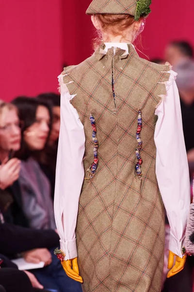 Look 48